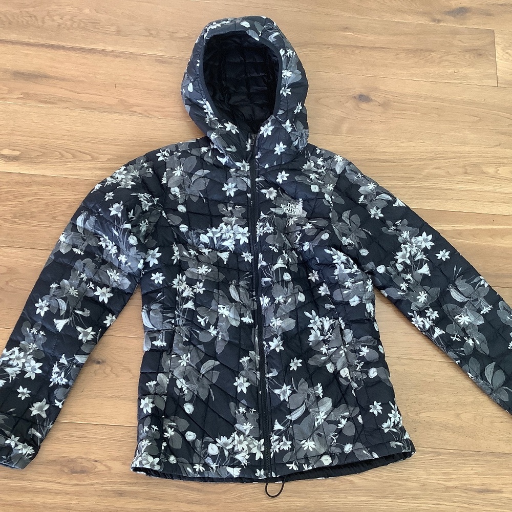 North Face Puffer - New Condition! S